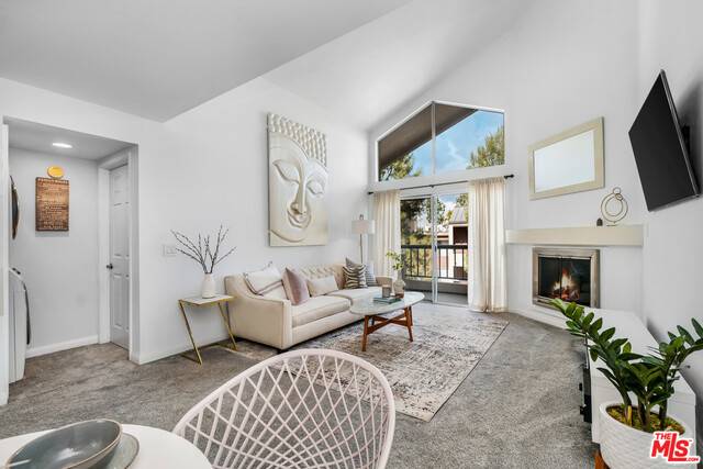 Woodland Hills, CA 91367,5500 Owensmouth Ave #301