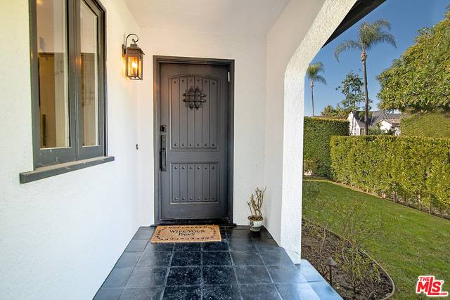 West Hollywood, CA 90048,8814 Rosewood Ave