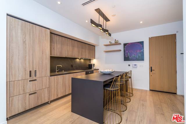 West Hollywood, CA 90069,1030 N Kings Rd #104