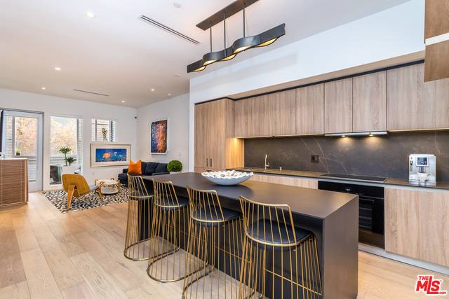 West Hollywood, CA 90069,1030 N Kings Rd #104