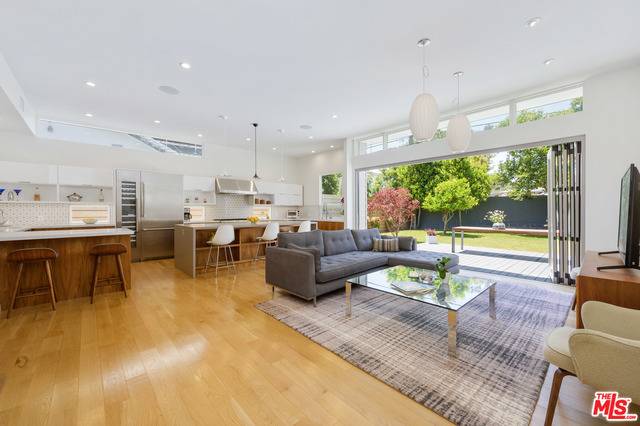 North Hollywood, CA 91601,4843 Arcola Ave