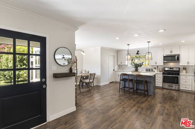 Tarzana, CA 91335,18356 Friar St