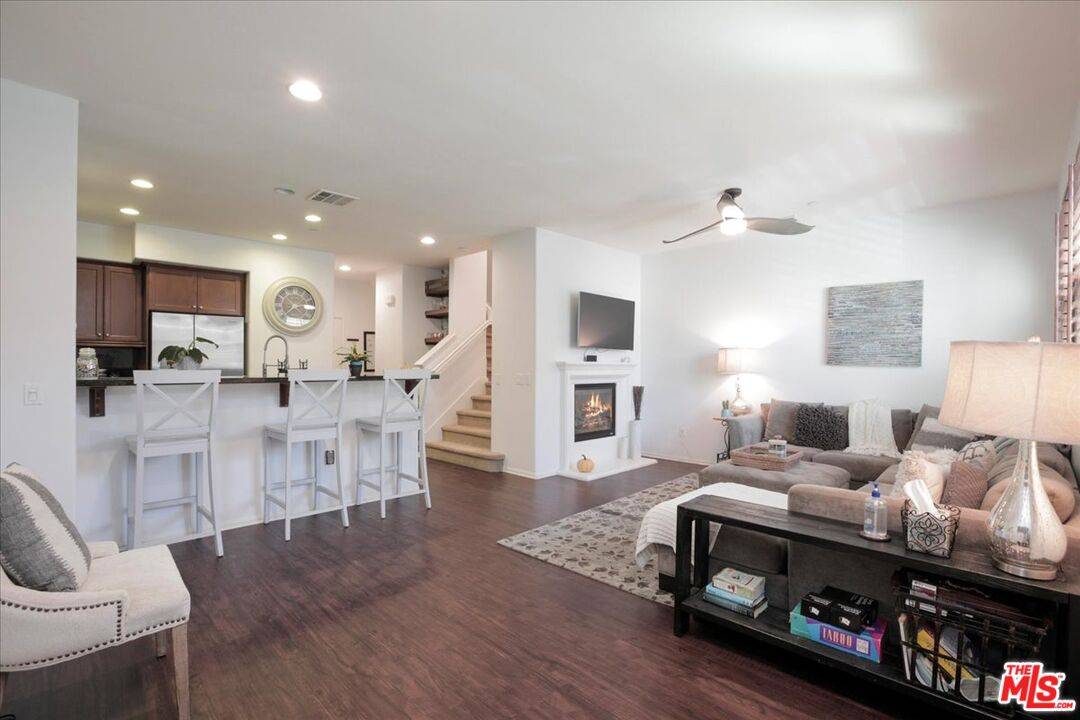 Simi Valley, CA 93063,2234 Rolling River Ln #4