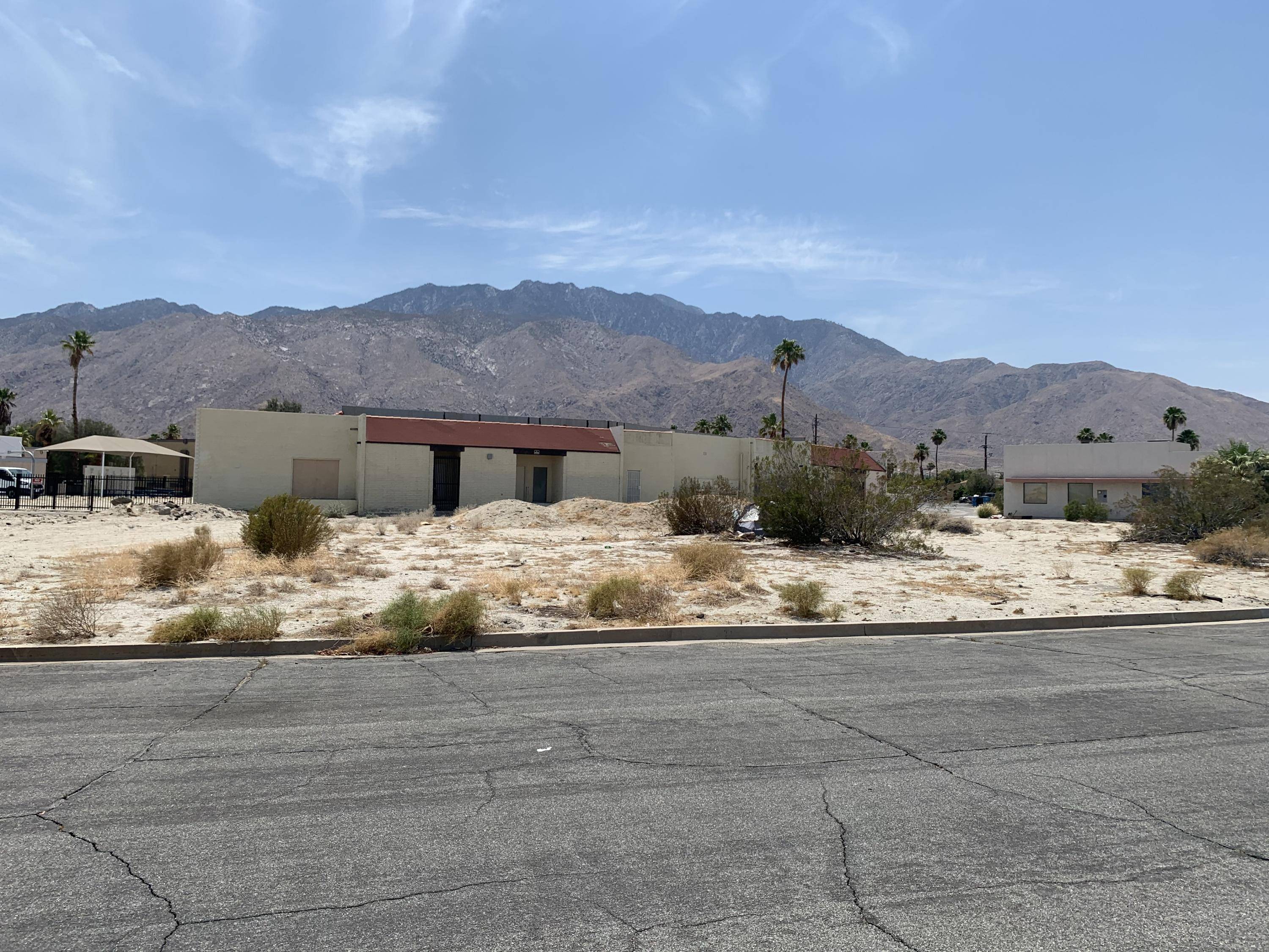 Palm Springs, CA 92262,0 Carriage LN