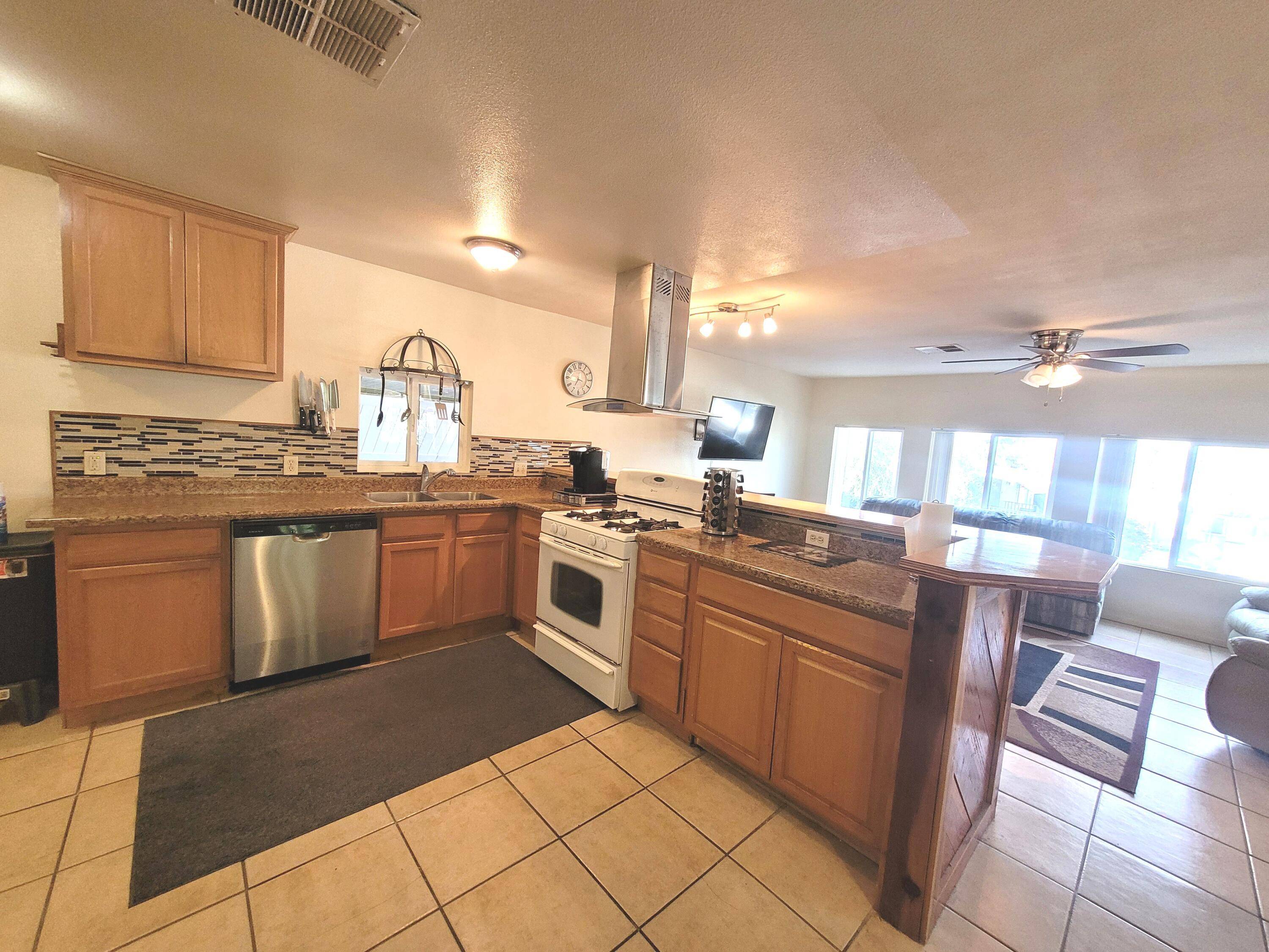 Palm Desert, CA 92260,4 Yucca LN