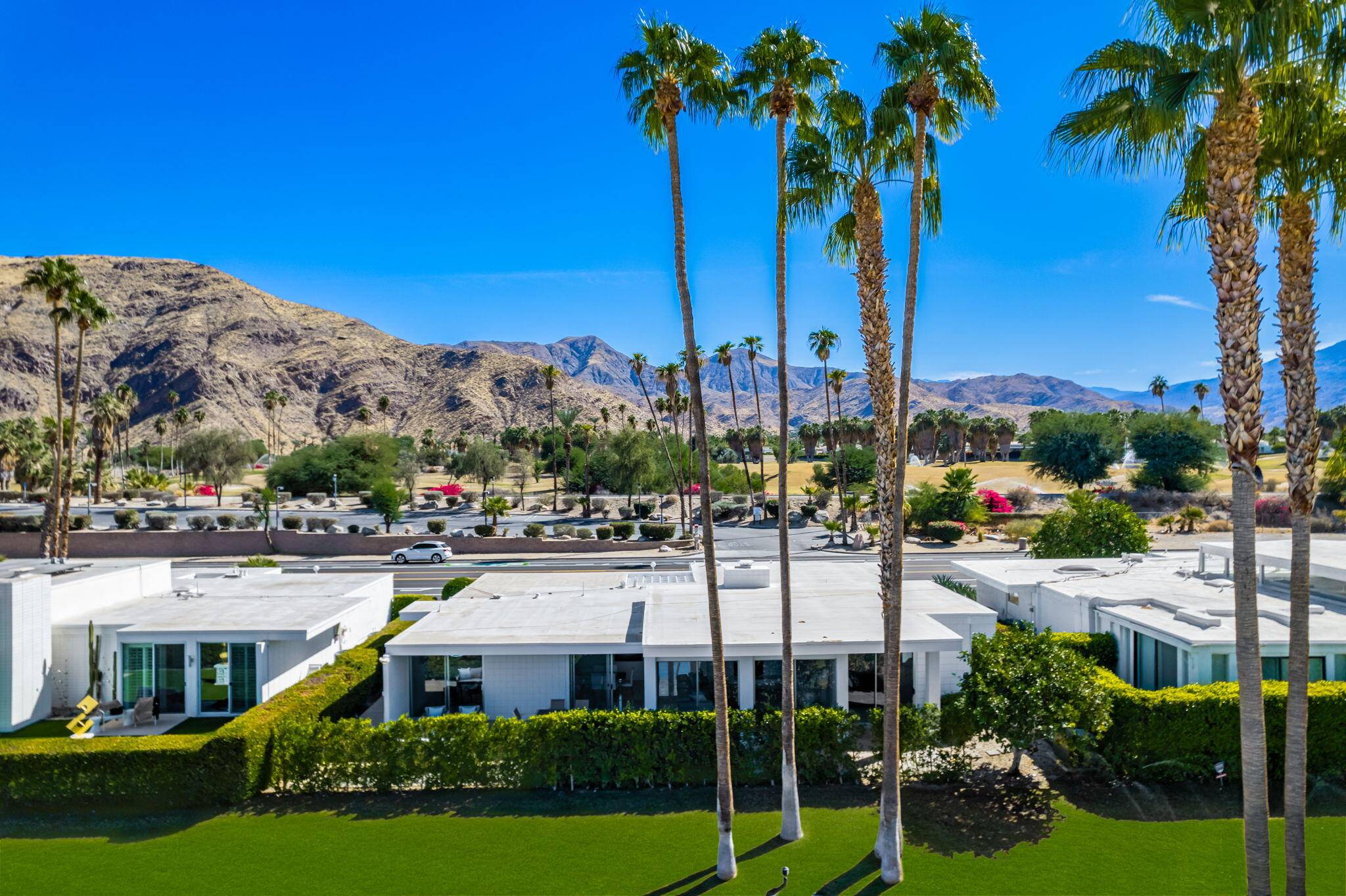 Palm Springs, CA 92264,962 E Murray Canyon DR