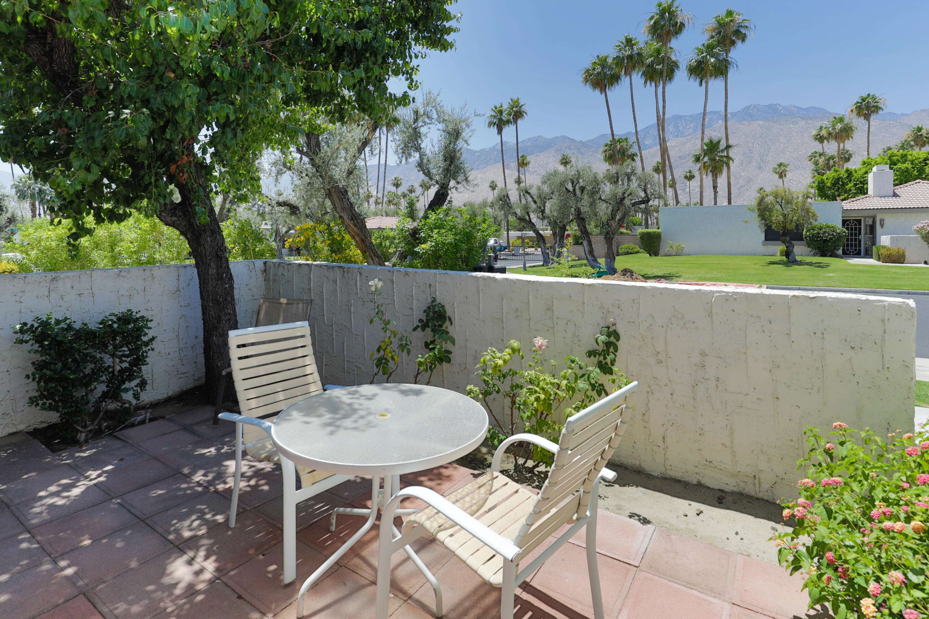 Palm Springs, CA 92264,532 W Sunshine CIR