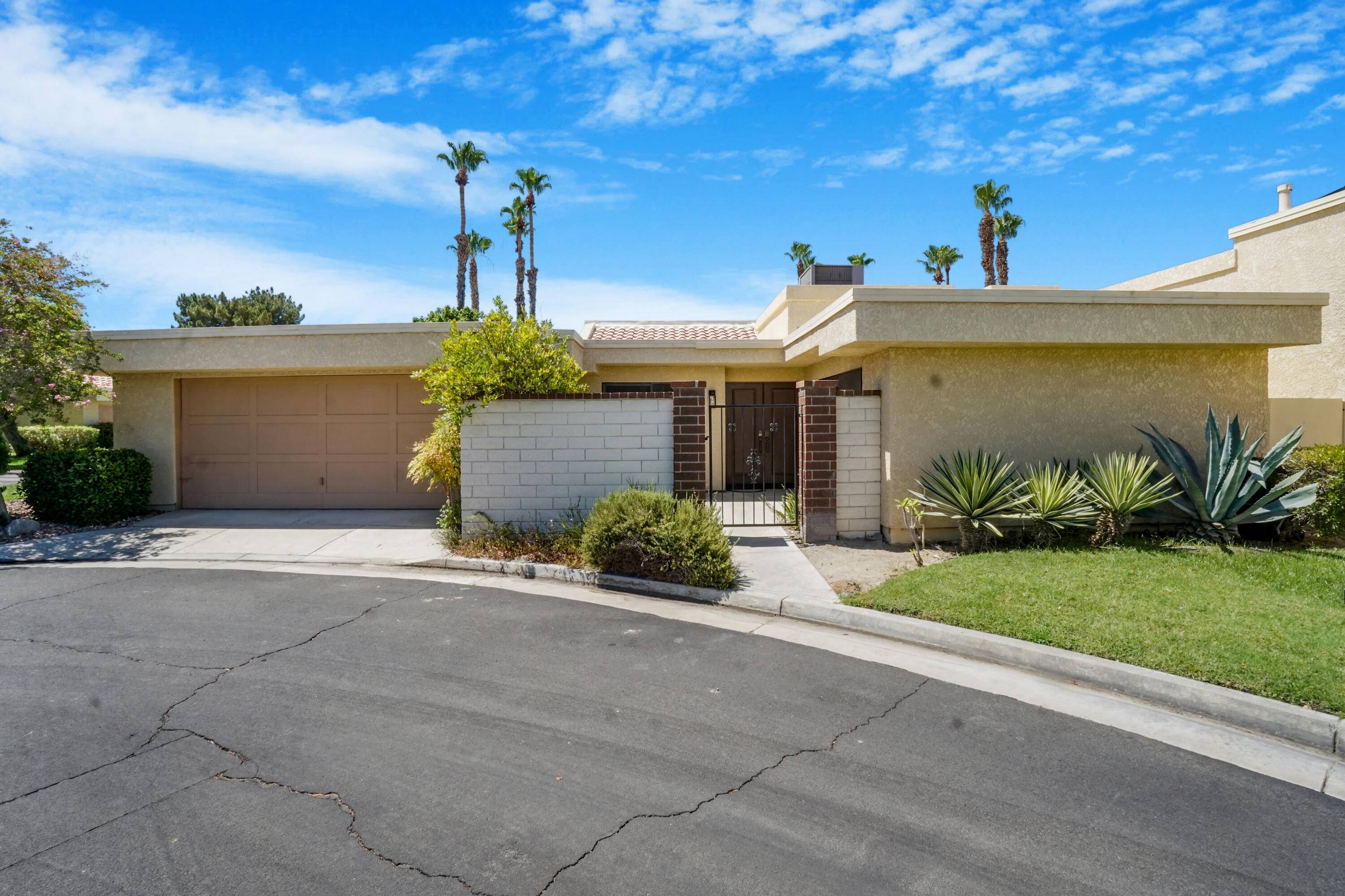 Palm Springs, CA 92264,6735 Harwood CIR