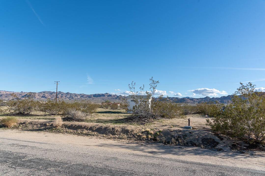 Joshua Tree, CA 92252,63581 4th ST