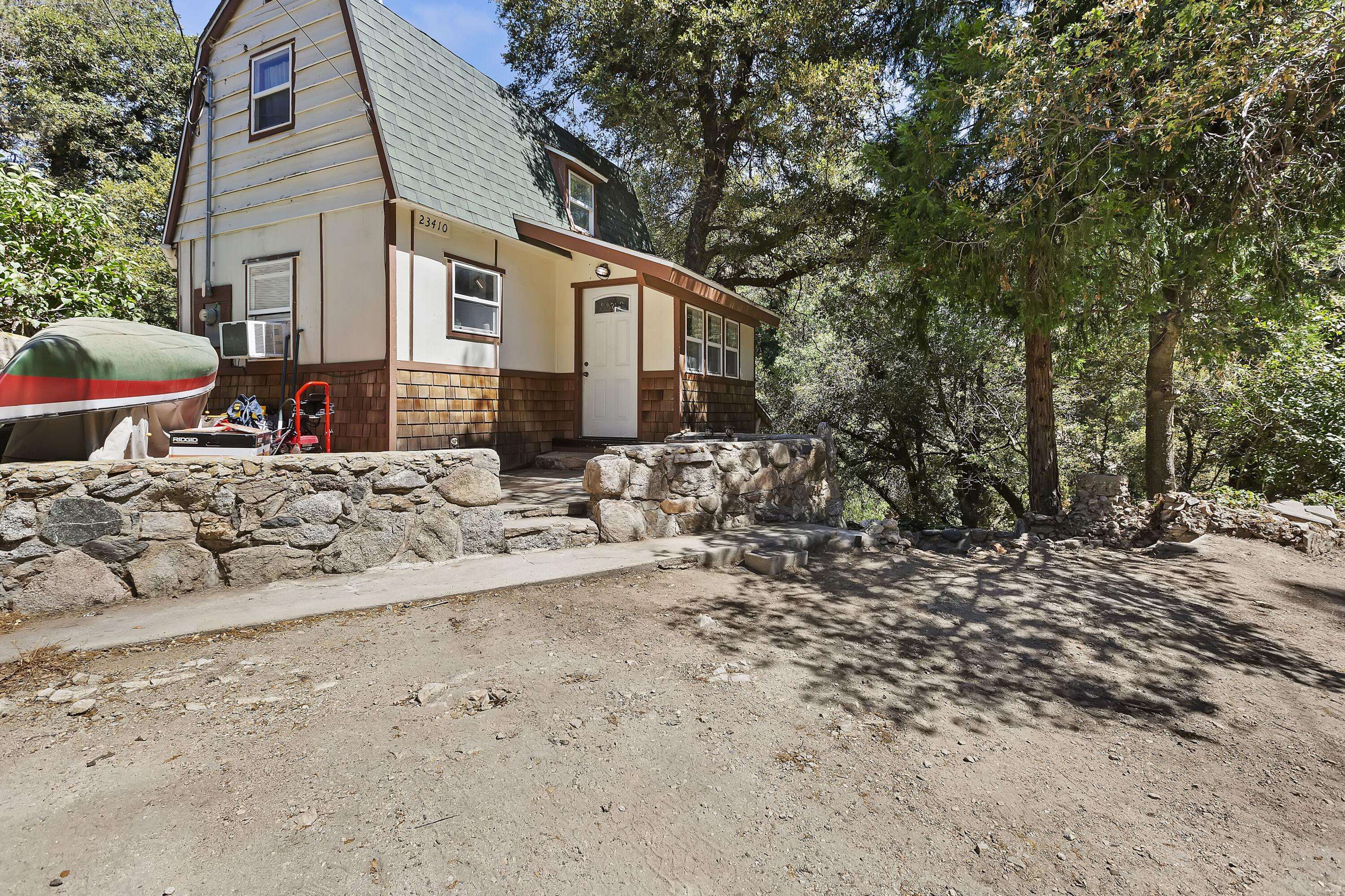 Crestline, CA 92325,23410 Cloudview RD