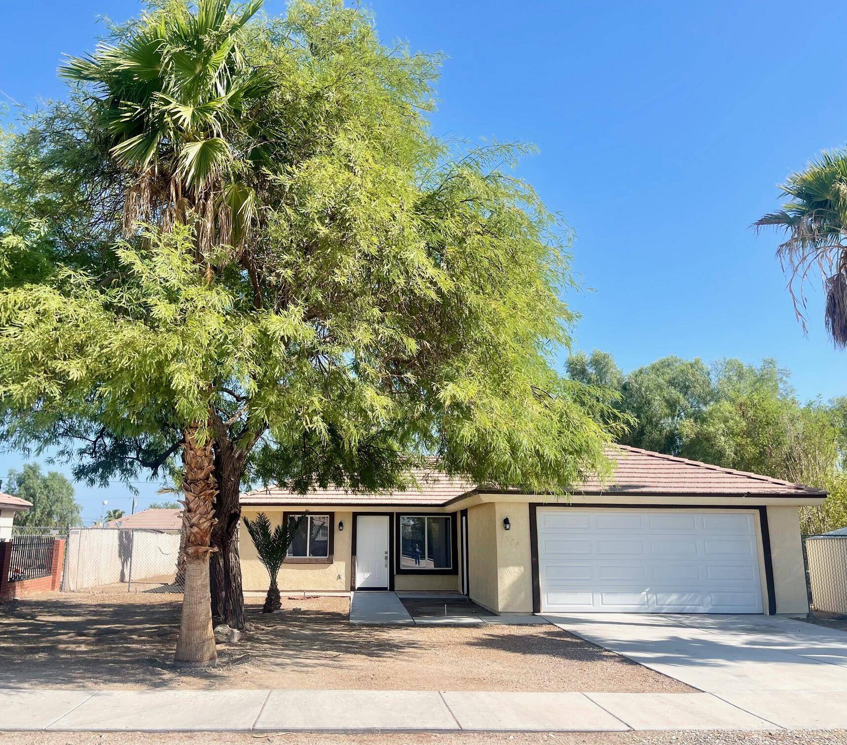 Thermal, CA 92274,1344 Persimmon AVE