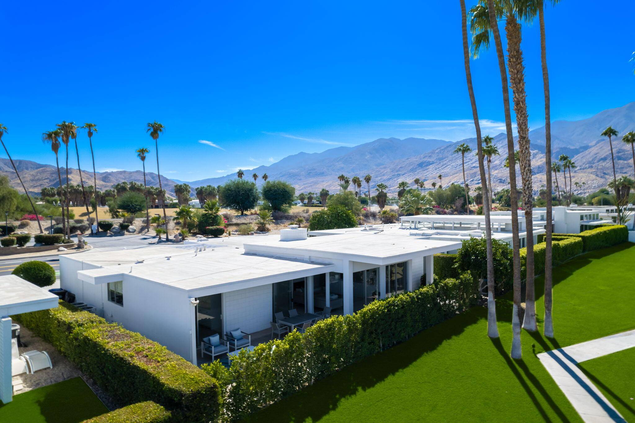 Palm Springs, CA 92264,962 E Murray Canyon DR