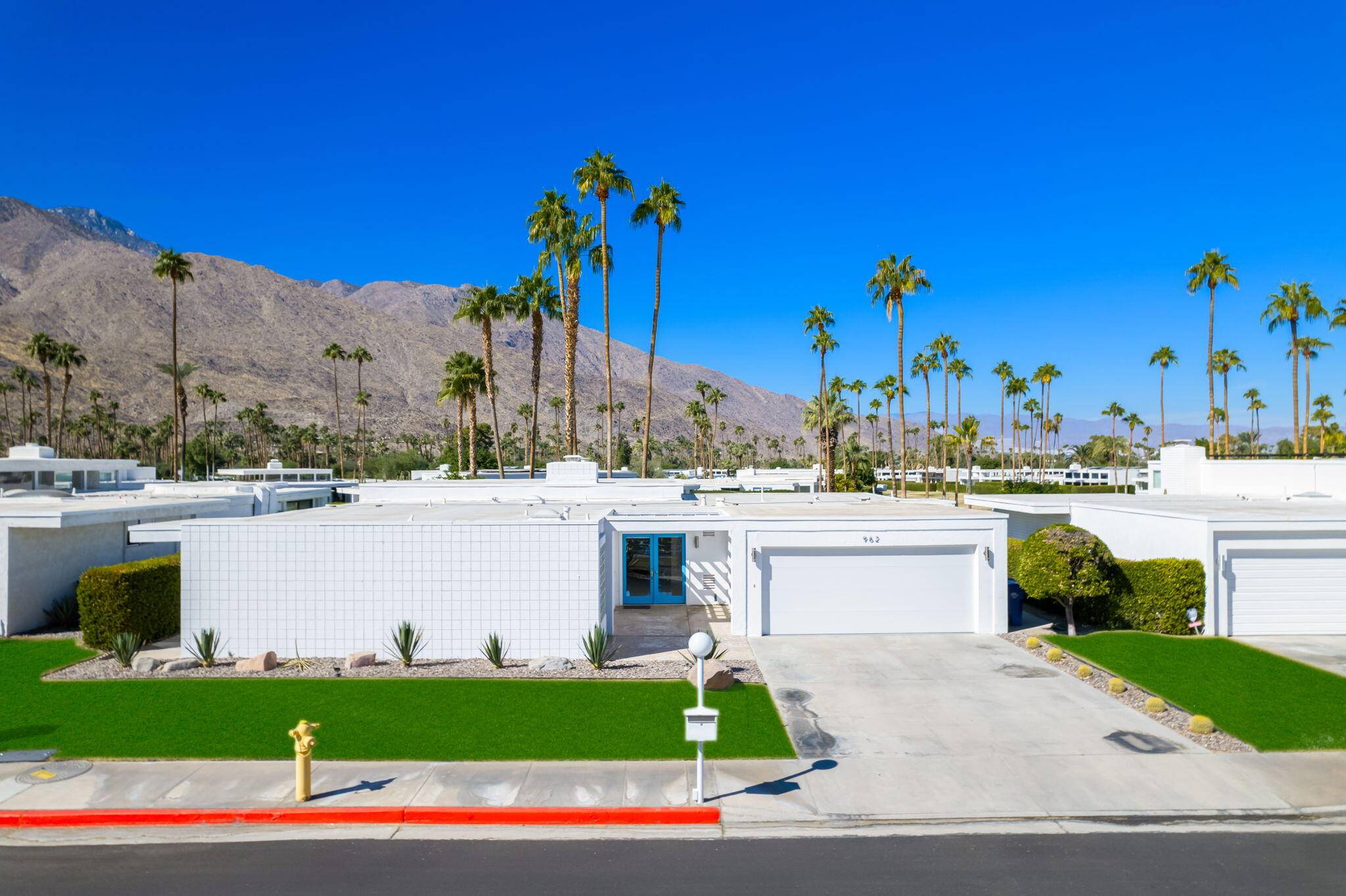 Palm Springs, CA 92264,962 E Murray Canyon DR