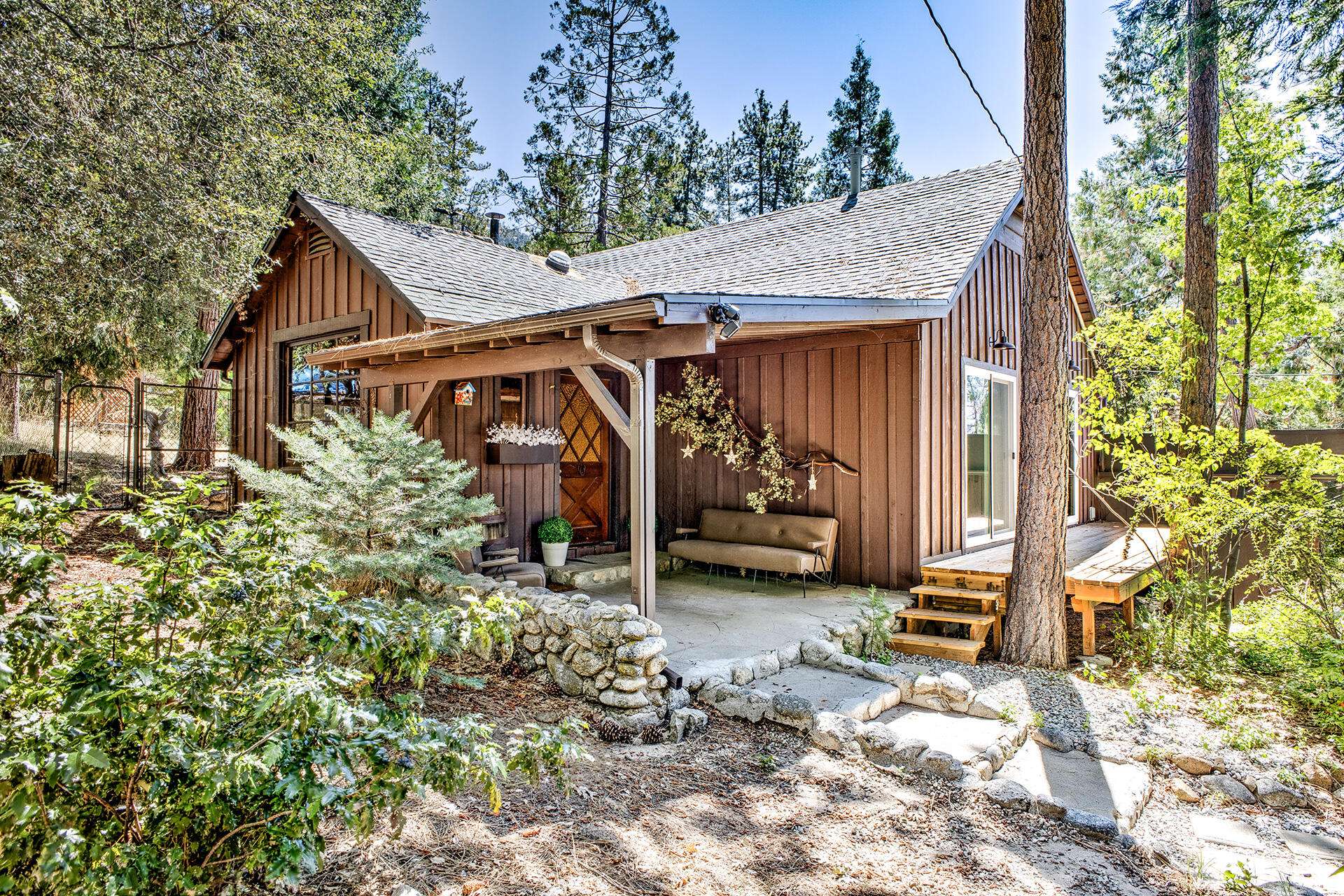 Idyllwild, CA 92549,25460 Lodge RD