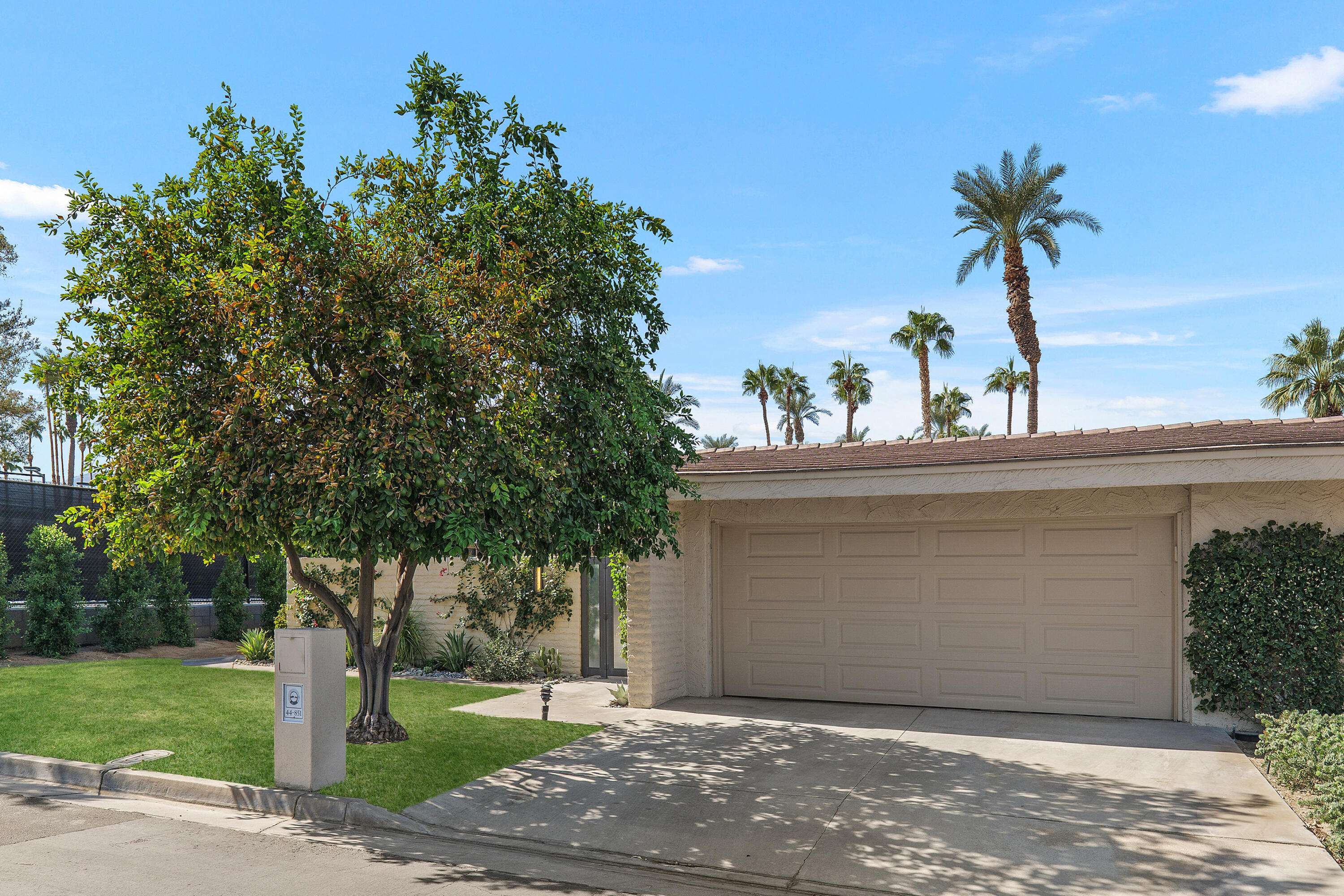 Indian Wells, CA 92210,44851 Desert Horizons DR