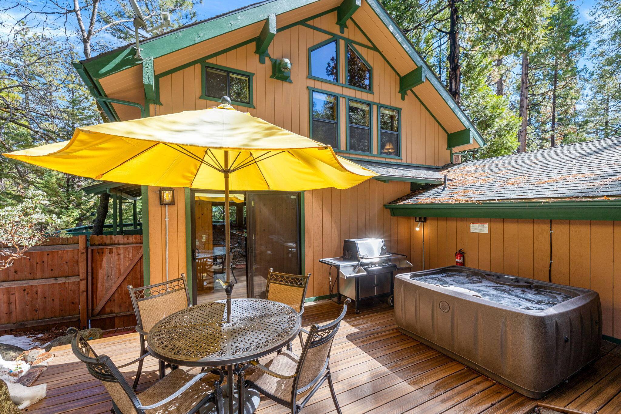 Idyllwild, CA 92549,53600 Rocky WAY