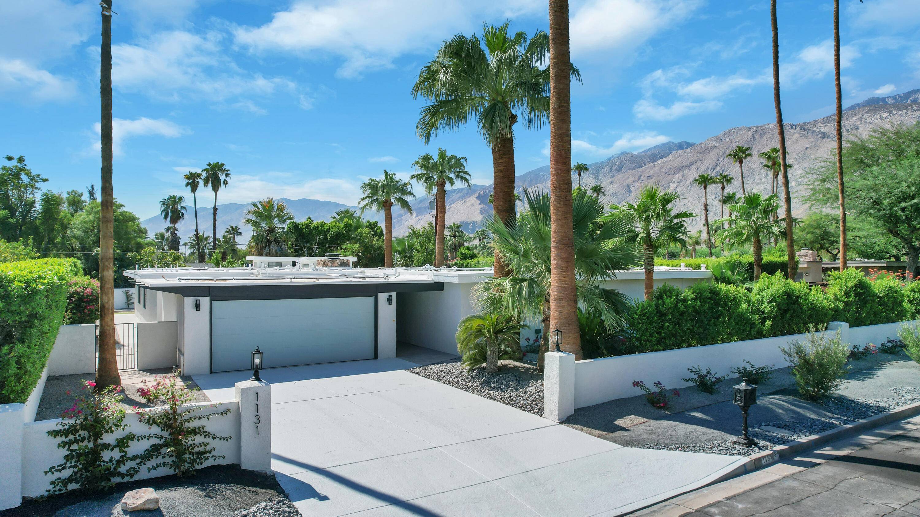 Palm Springs, CA 92262,1131 E Via Altamira