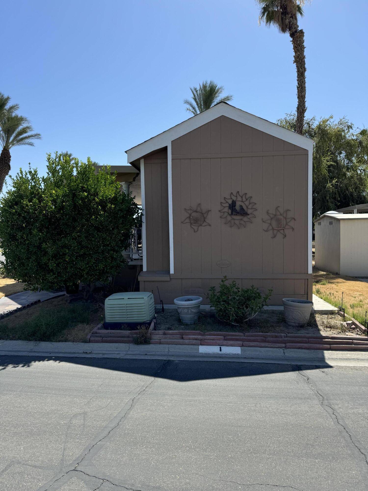 Indio, CA 92201,81620 Avenue 49 #1a