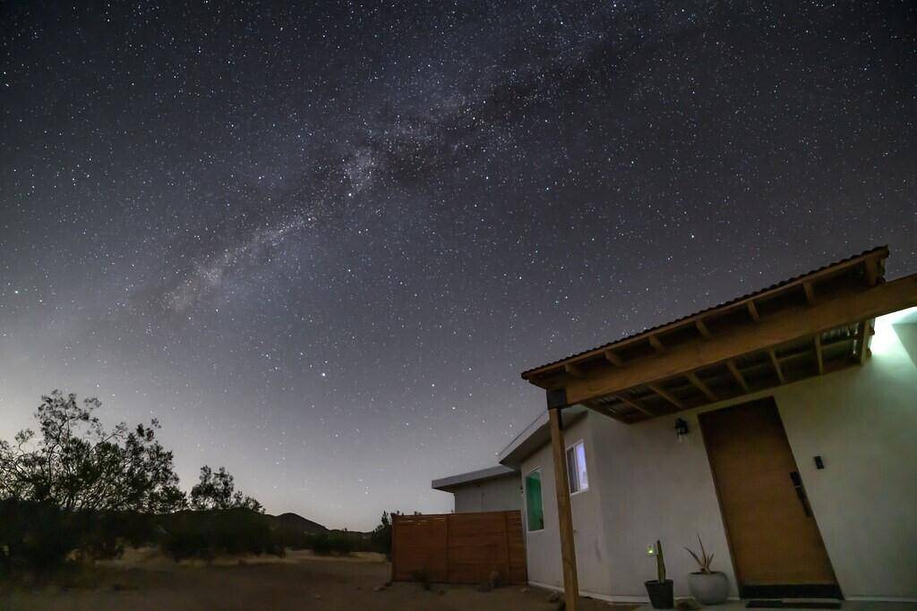 Joshua Tree, CA 92252,1674 Mason Dixon RD