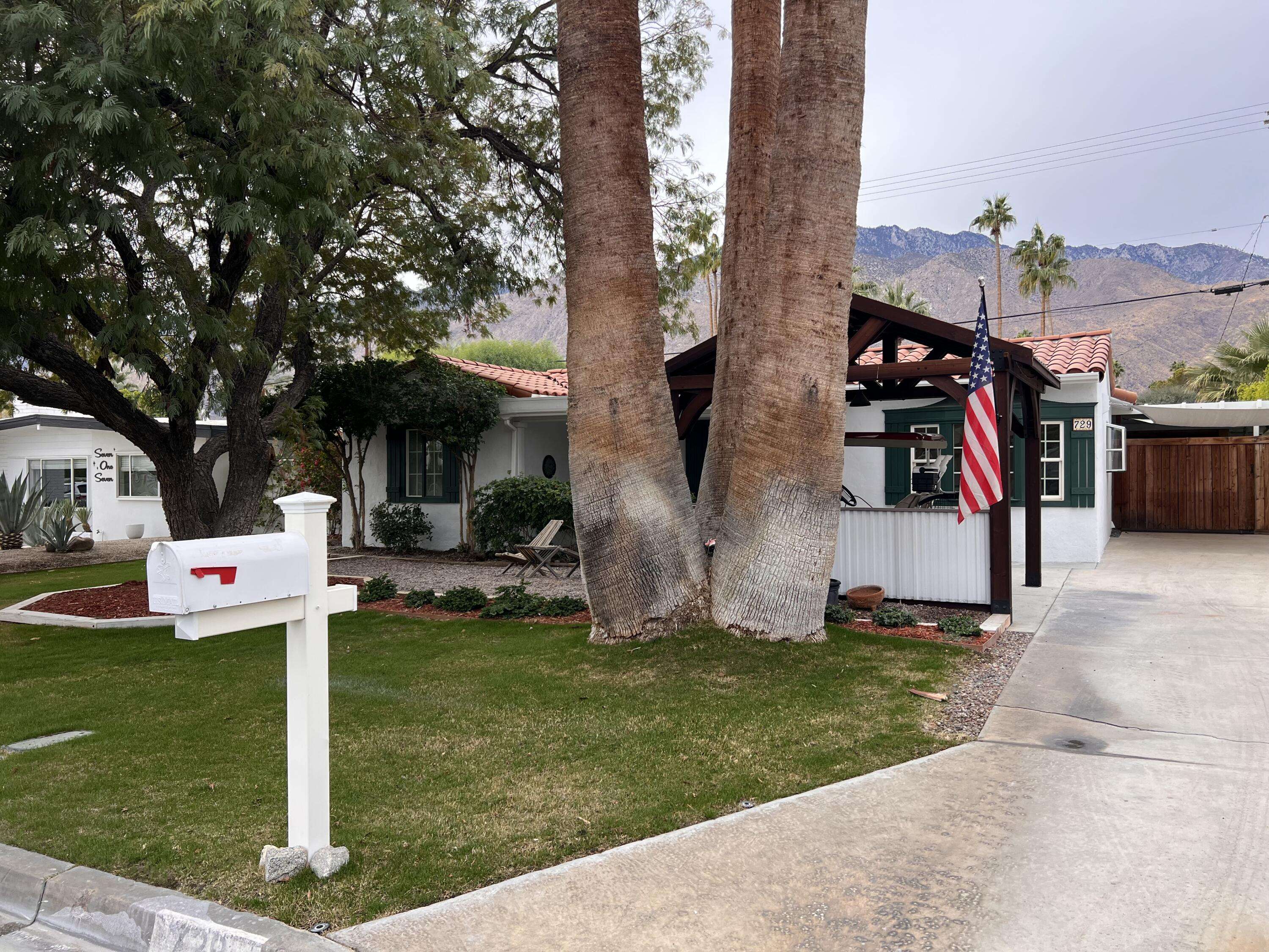 Palm Springs, CA 92262,729 N Plaza Amigo