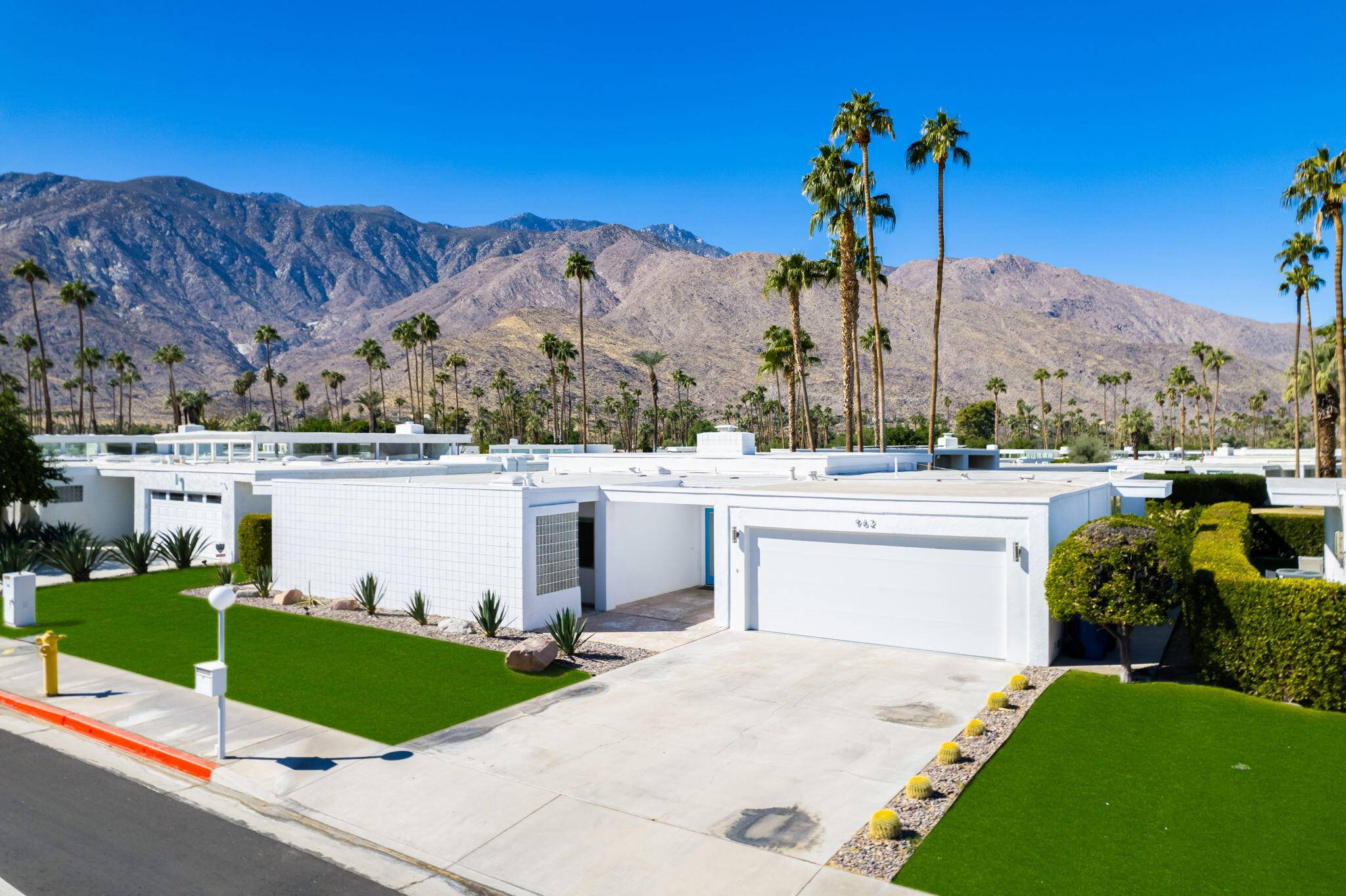 Palm Springs, CA 92264,962 E Murray Canyon DR