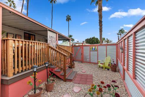 Palm Springs, CA 92264,215 Pocahontas ST