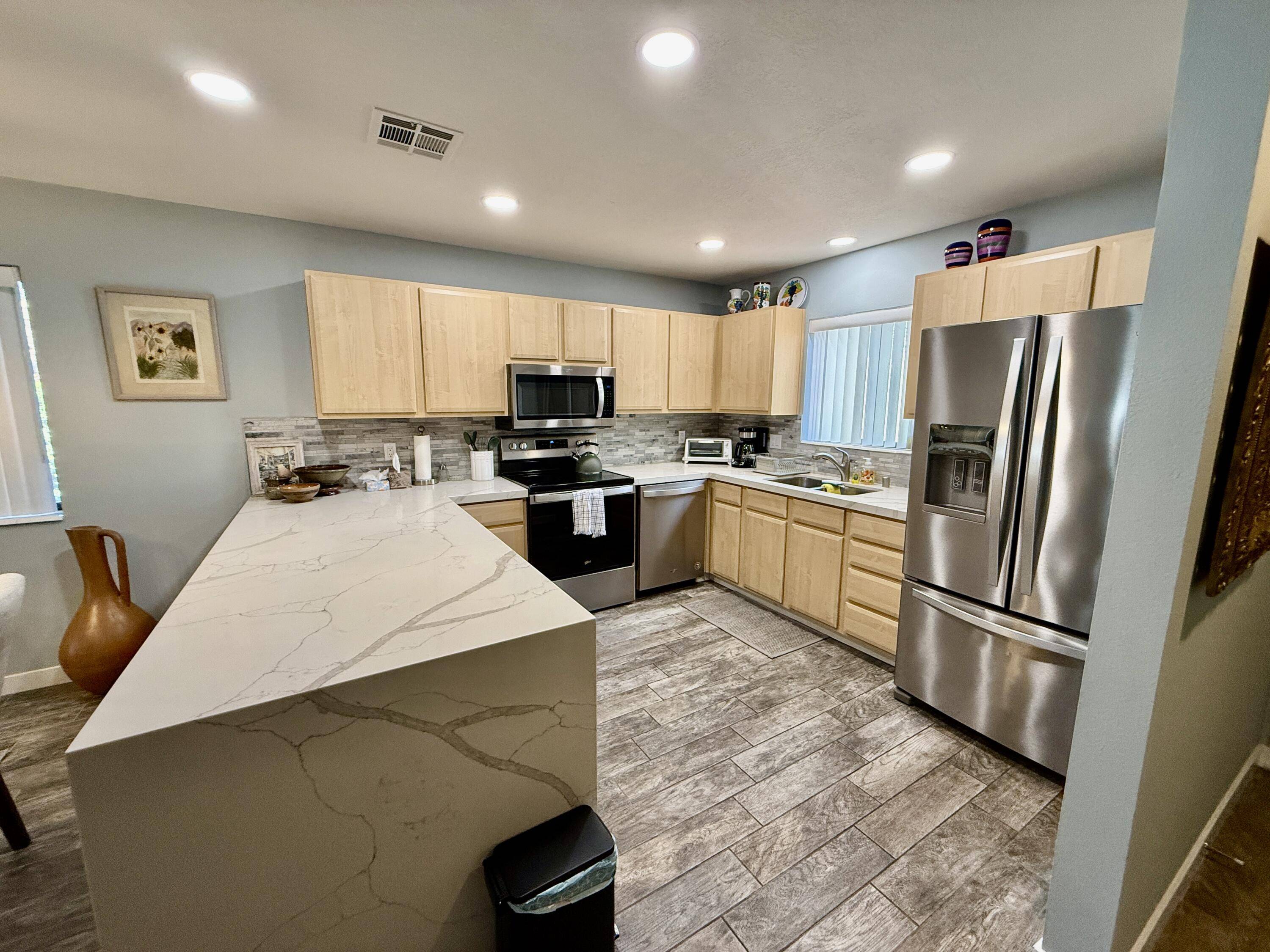 Palm Desert, CA 92260,207 Lakecrest LN