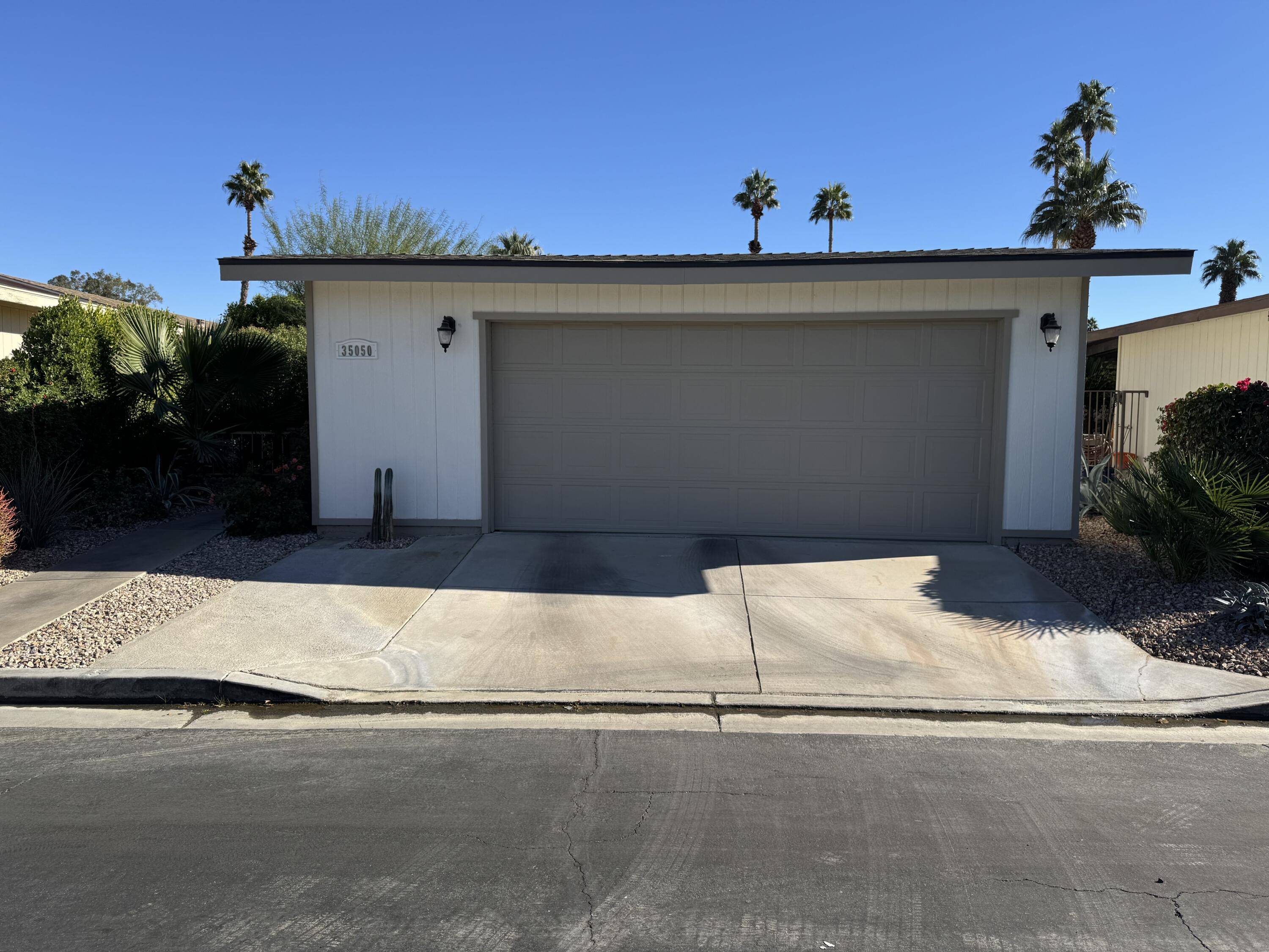 Thousand Palms, CA 92276,35050 Serenade