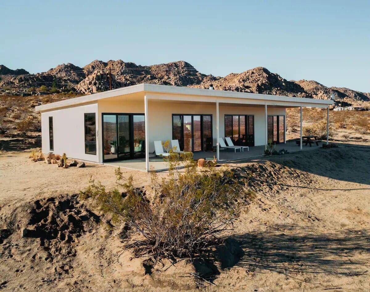 Joshua Tree, CA 92252,63730 Hollinger RD