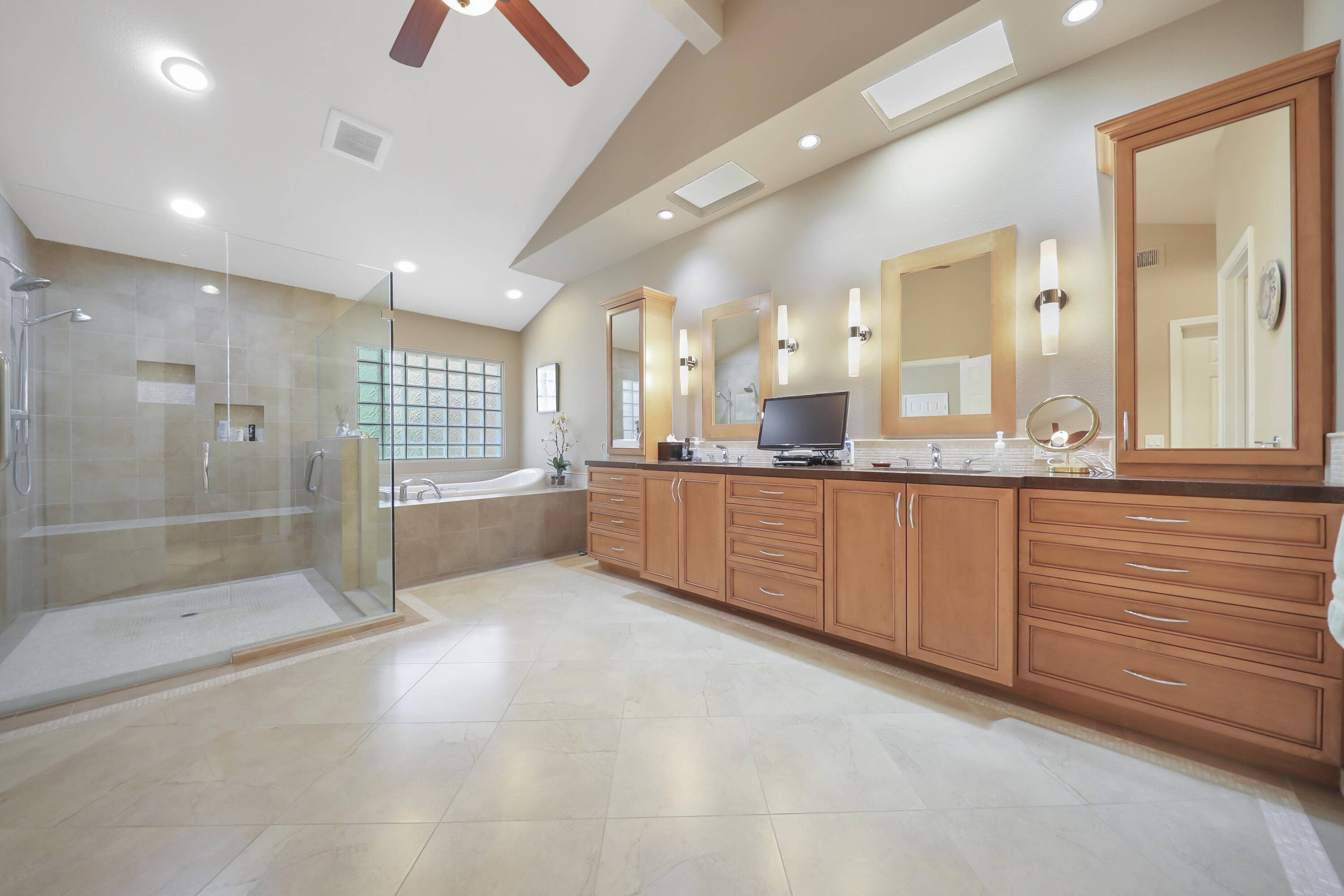 Palm Desert, CA 92211,356 Red River RD