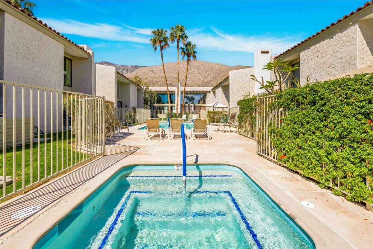 Palm Springs, CA 92264,231 E La Verne WAY #E
