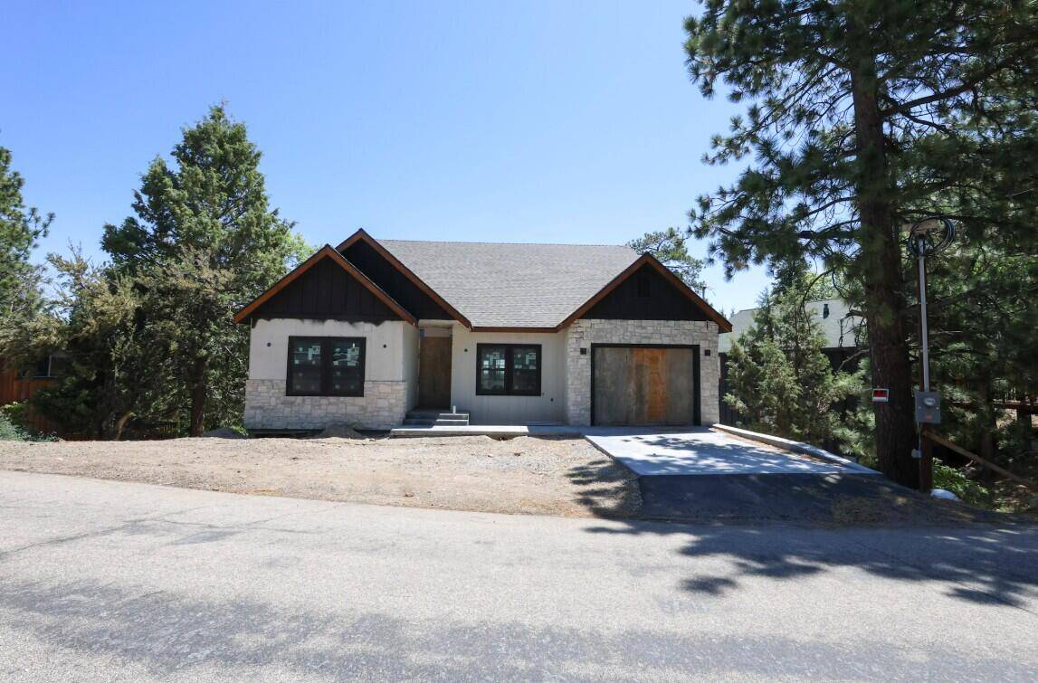 Big Bear City, CA 92314,736 Villa Grove AVE