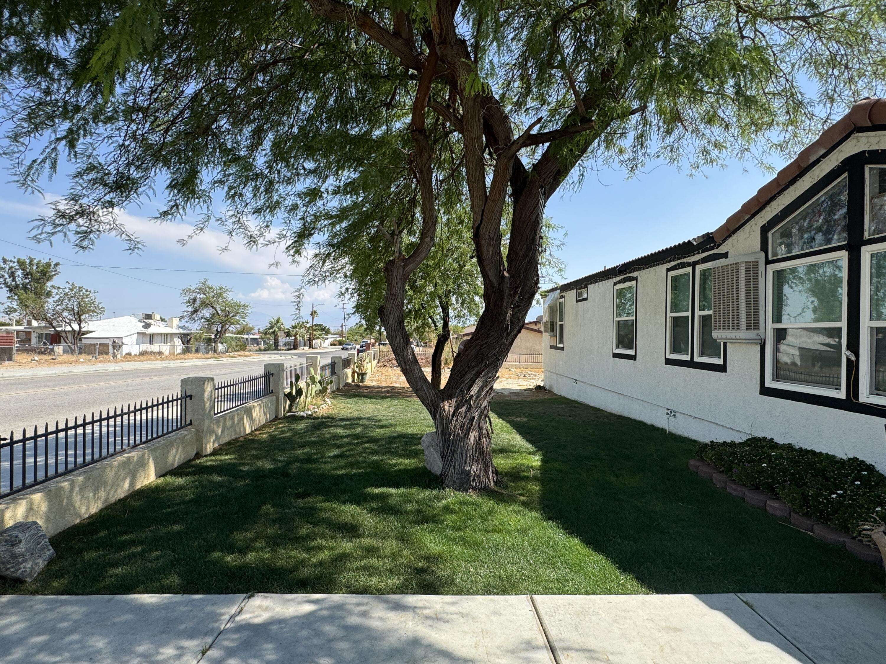 Desert Hot Springs, CA 92240,65977 Cahuilla AVE