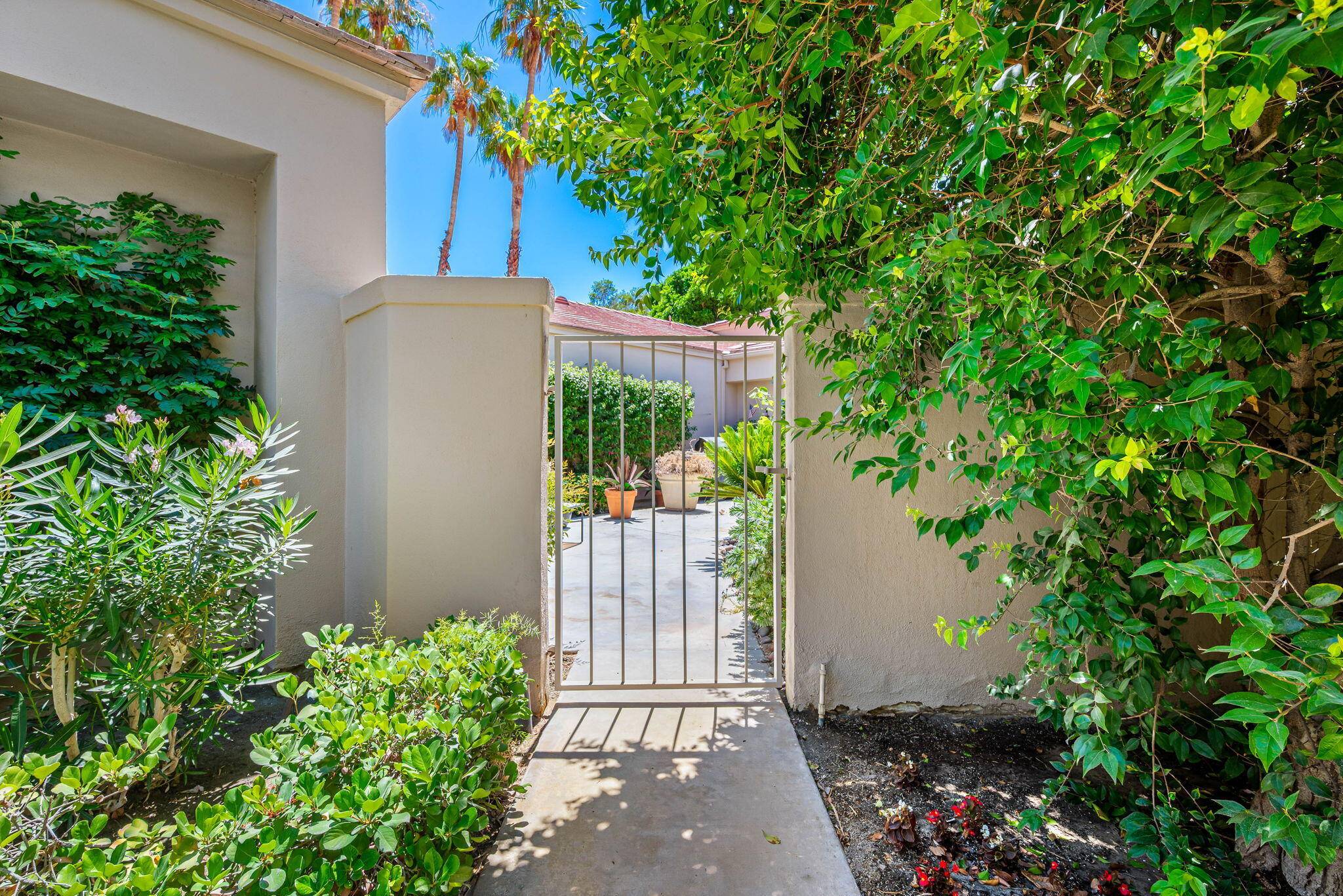 La Quinta, CA 92253,80601 Oak Tree