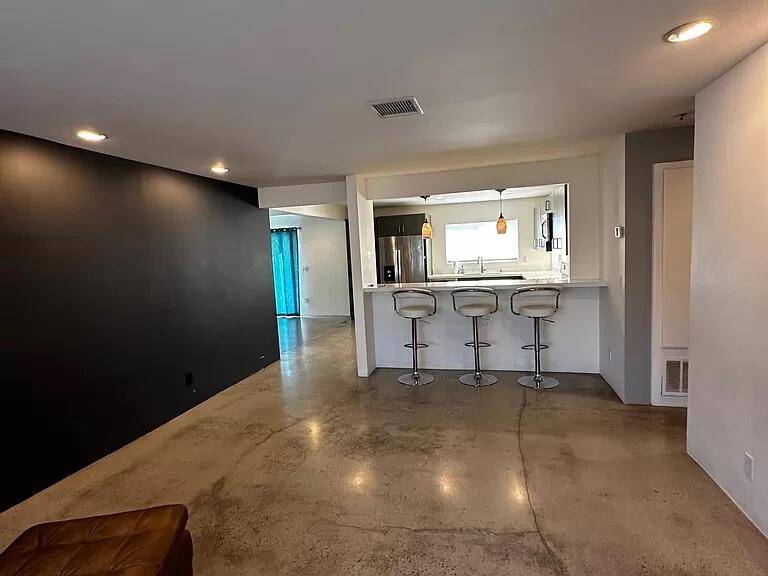 Palm Springs, CA 92262,2353 E Powell RD
