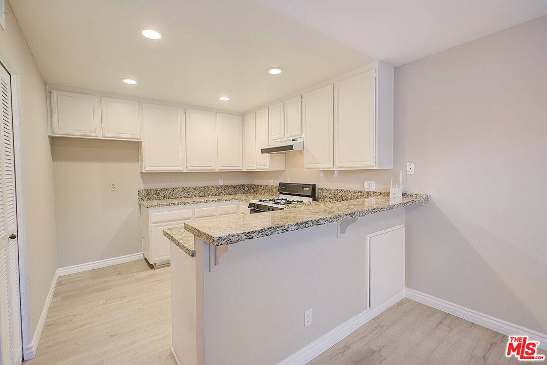 Irvine, CA 92612,26 EXETER #20