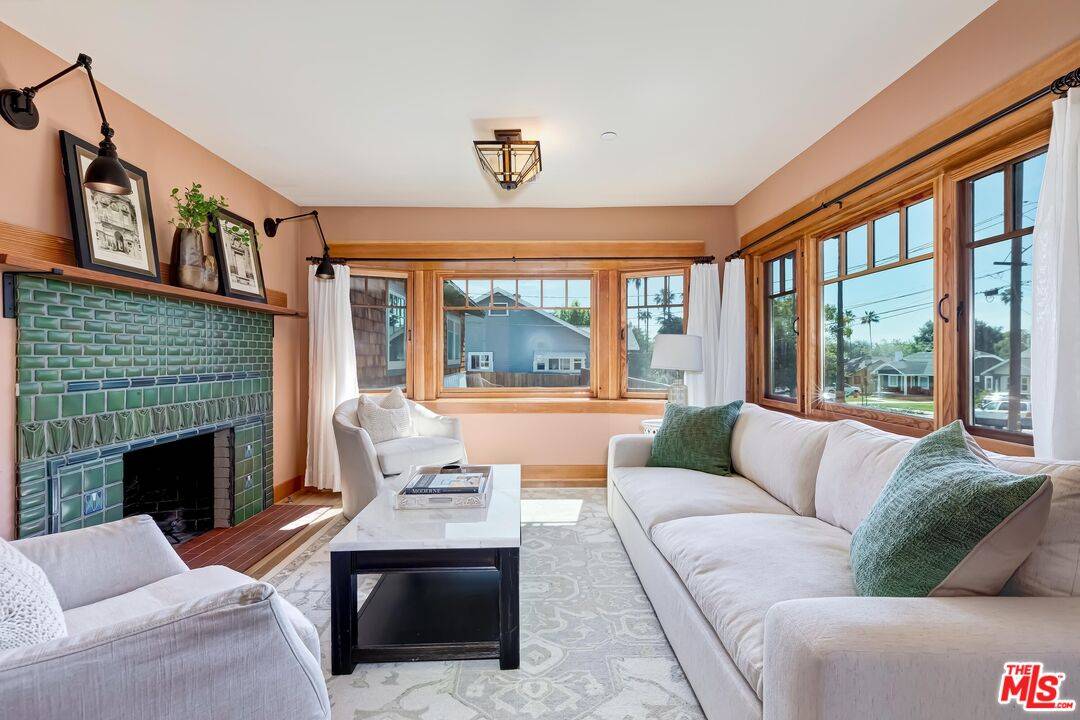 Pasadena, CA 91104,1818 WALWORTH AVE