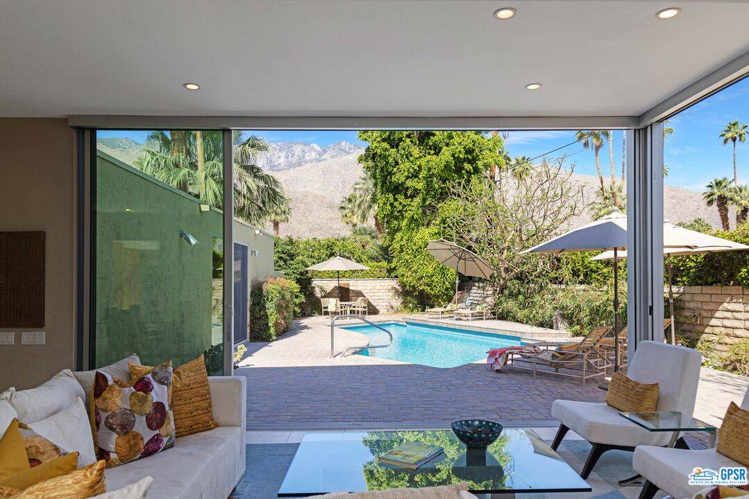 Palm Springs, CA 92264,1036 E SUNTAN LN