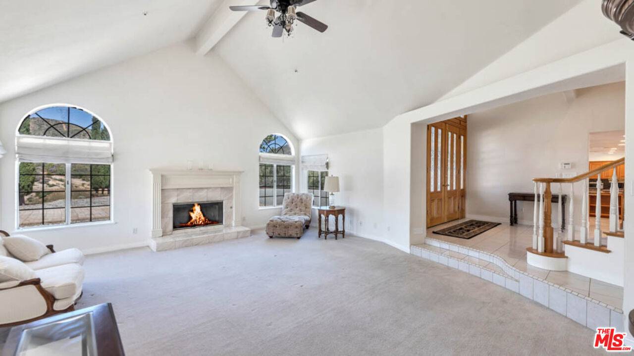 Agua Dulce, CA 91390,32876 TELLER AVE