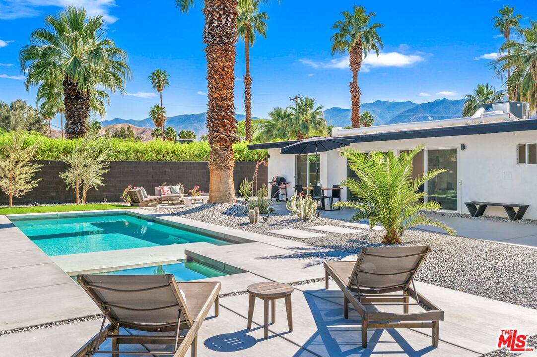 Palm Springs, CA 92264,710 DESERT WAY