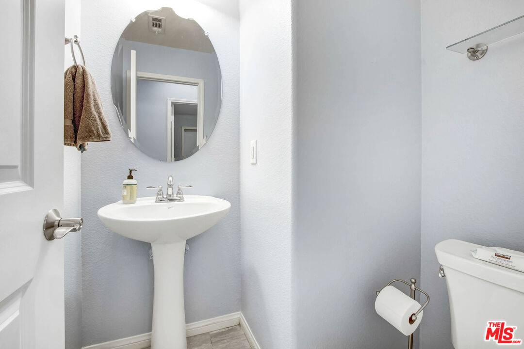 Santa Clarita, CA 91350,19325 WILSON LN