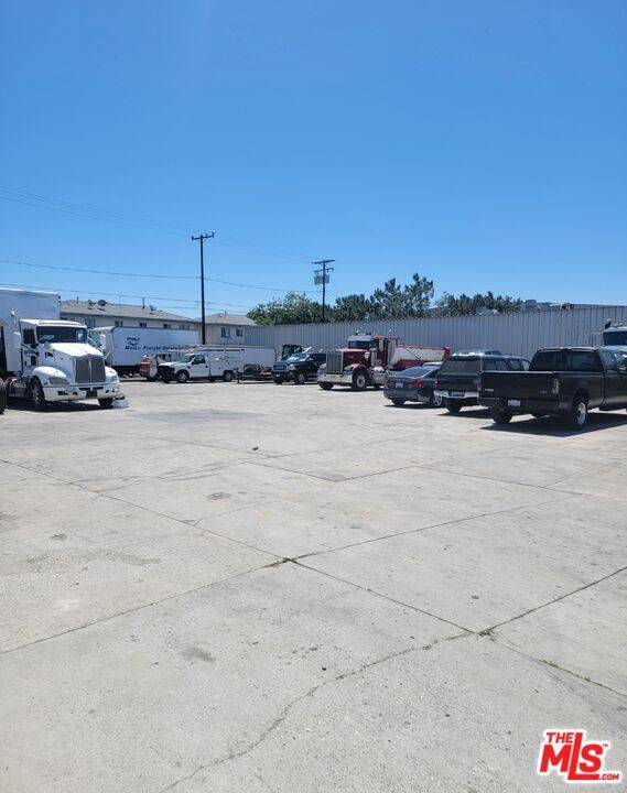 South Gate, CA 90280,10986 VULCAN ST