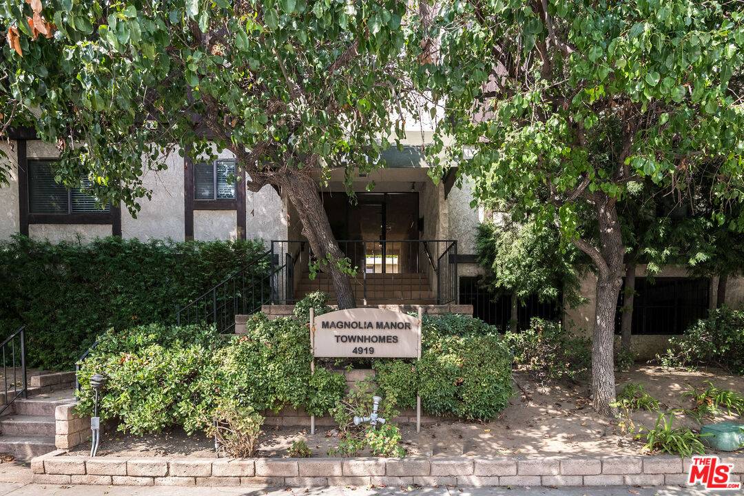 Valley Village, CA 91607,4919 Laurel Canyon Blvd #14