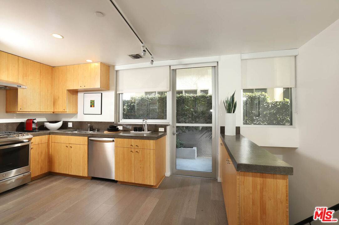 West Hollywood, CA 90046,8223 Norton Ave #5