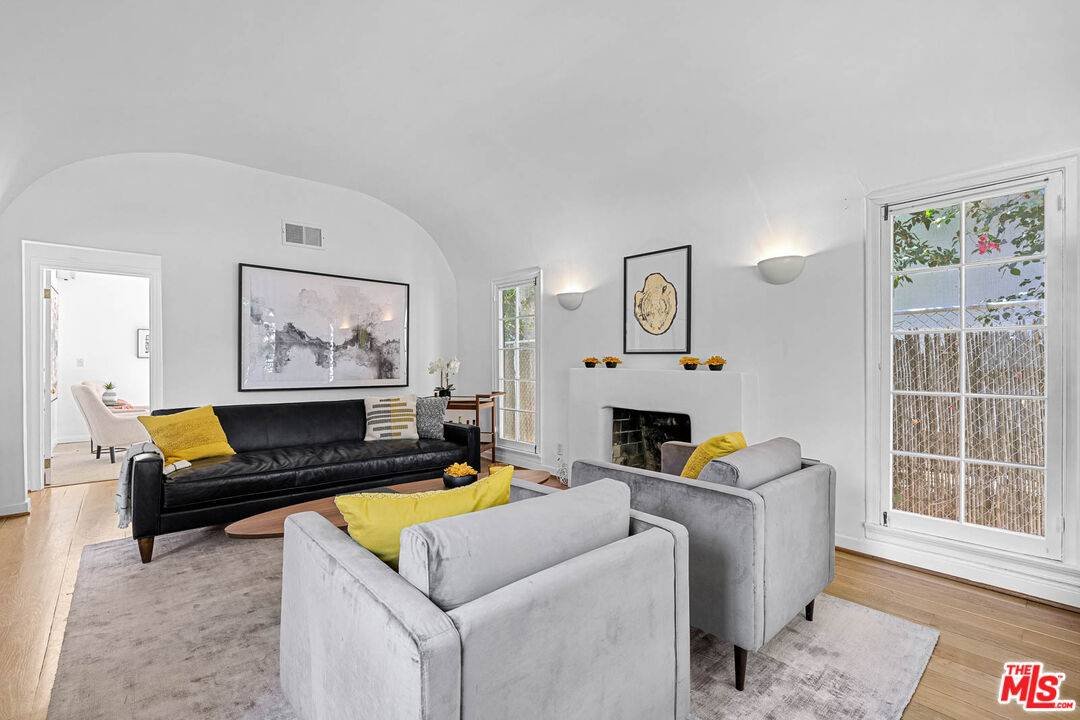 West Hollywood, CA 90048,9018 Ashcroft Ave