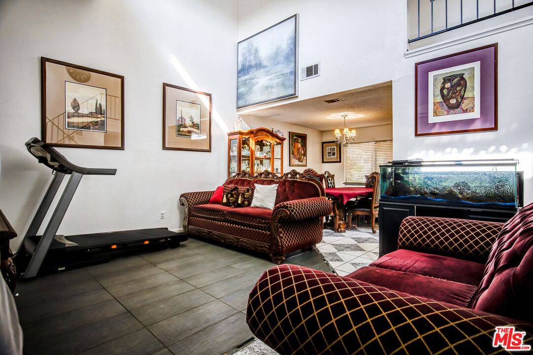 Colton, CA 92324,981 W Long Beach Dr