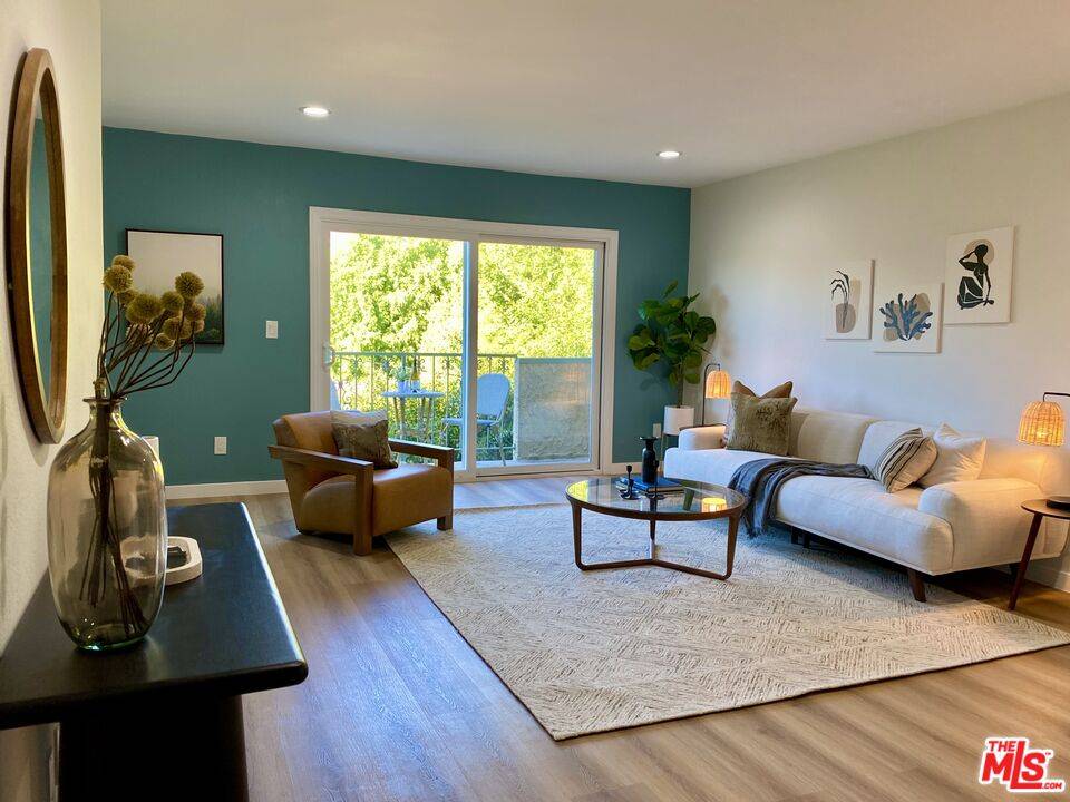 West Hollywood, CA 90069,637 N West Knoll Dr #303