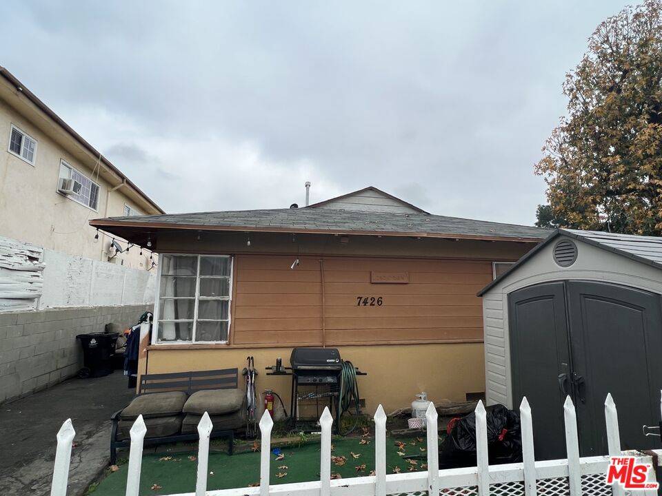 Sun Valley, CA 91352,7426 Vineland Ave