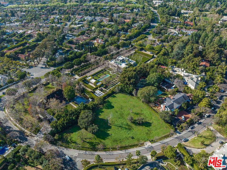 Beverly Hills, CA 90210,602 Mountain Dr