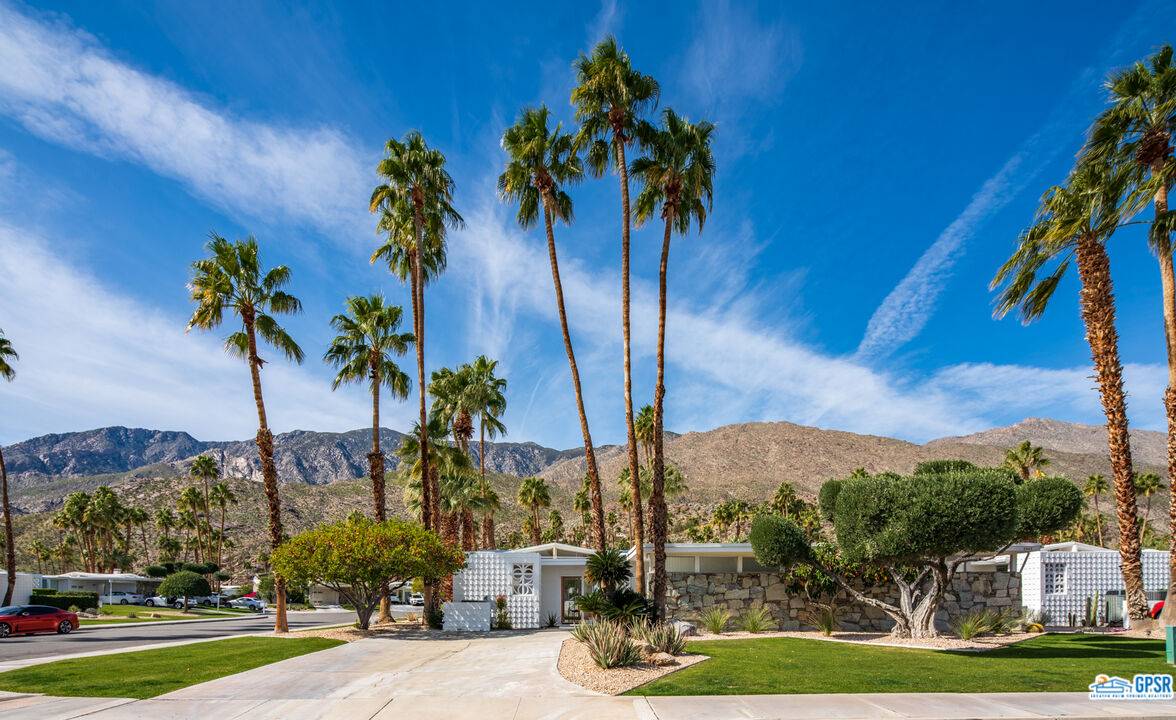 Palm Springs, CA 92264,2449 S Sierra Madre